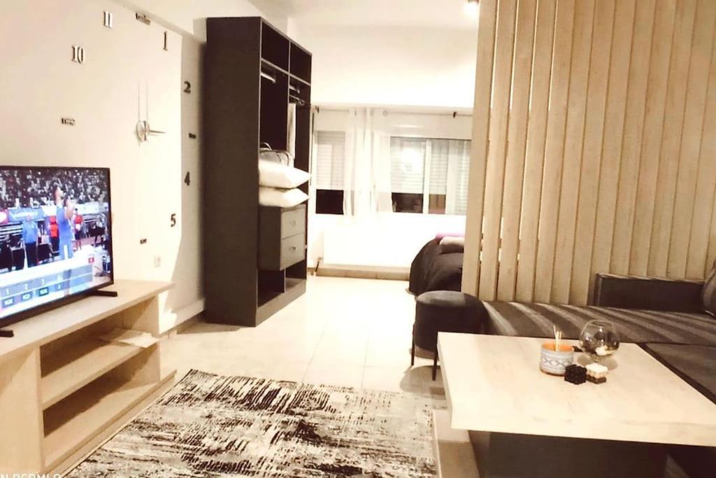 Sofia'S Getaway Apartment Tesalonika Bagian luar foto
