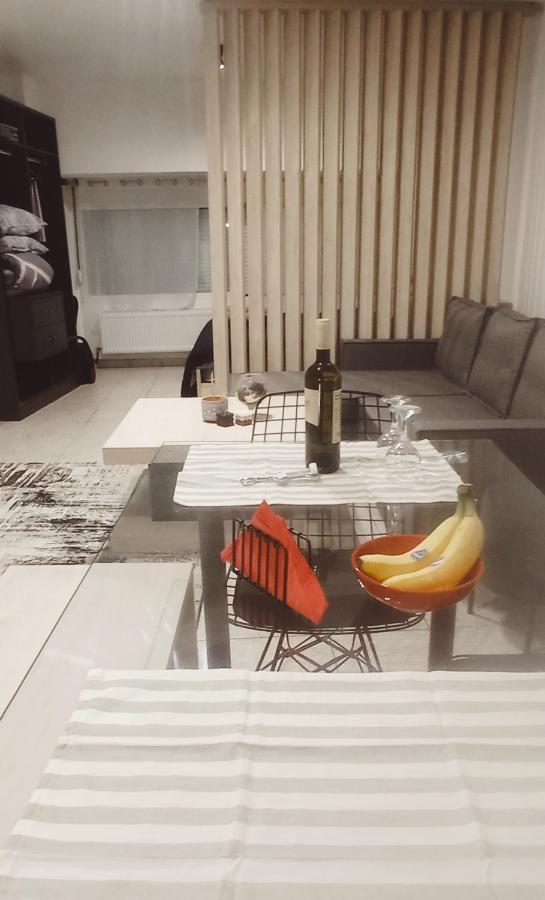 Sofia'S Getaway Apartment Tesalonika Bagian luar foto